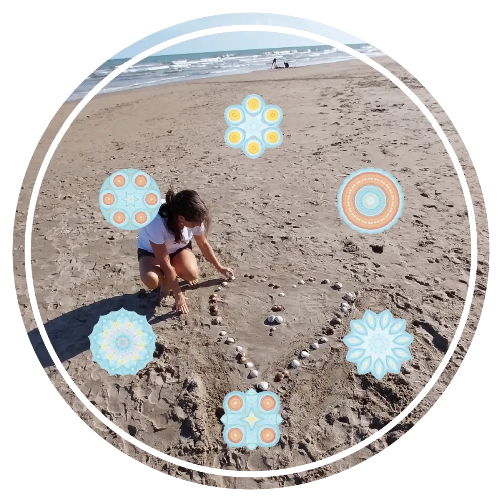 Charlotte Bosteels maakt een hart van schelpen op het strand met codes van Sirius – Sehoona ook voor jou