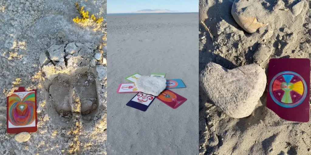 Collage van Charlotte Bosteels in het labyrint op Antelope Island met transitiekaarten Jouw Levensweg en Overvloed, en afdruk in het zand van een bizonpoot – Sehoona