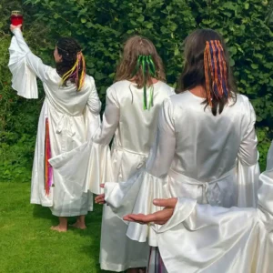 Sehoona Dans van het Licht – dansers met selenietstaven tijdens equinox lichtactivatie