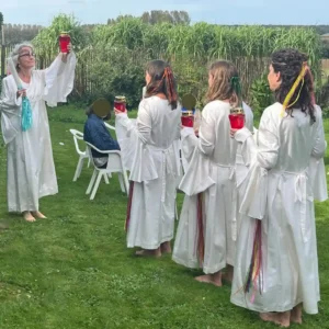 Sehoona Dans van het Licht – dansers met selenietstaven tijdens equinox lichtactivatie