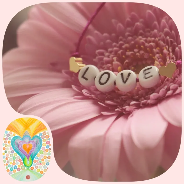 Sehoona groeitraject kosmische liefde en sacrale scheppende levensenergie– roze margriet met tekst Love en transitiekaart Kosmische liefde