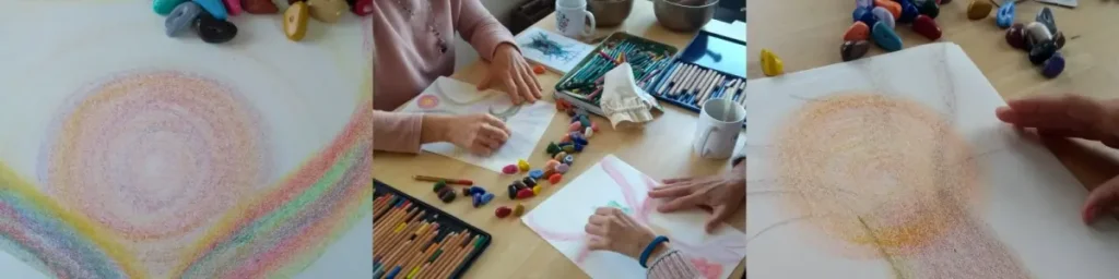 Twee paar handen die intuïtief tekenen met krijtjes en een helende tekening – Sehoona intuïtief helend tekenen