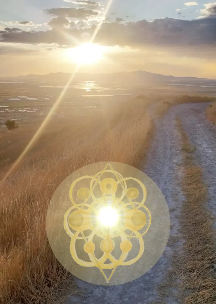 Wandelpad bij ondergaande zon als symbool voor het pad naar jouw gouden lichtkracht – Sehoona opleidingen